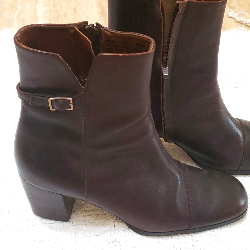 Karen Scott  size  9.5 dark brown